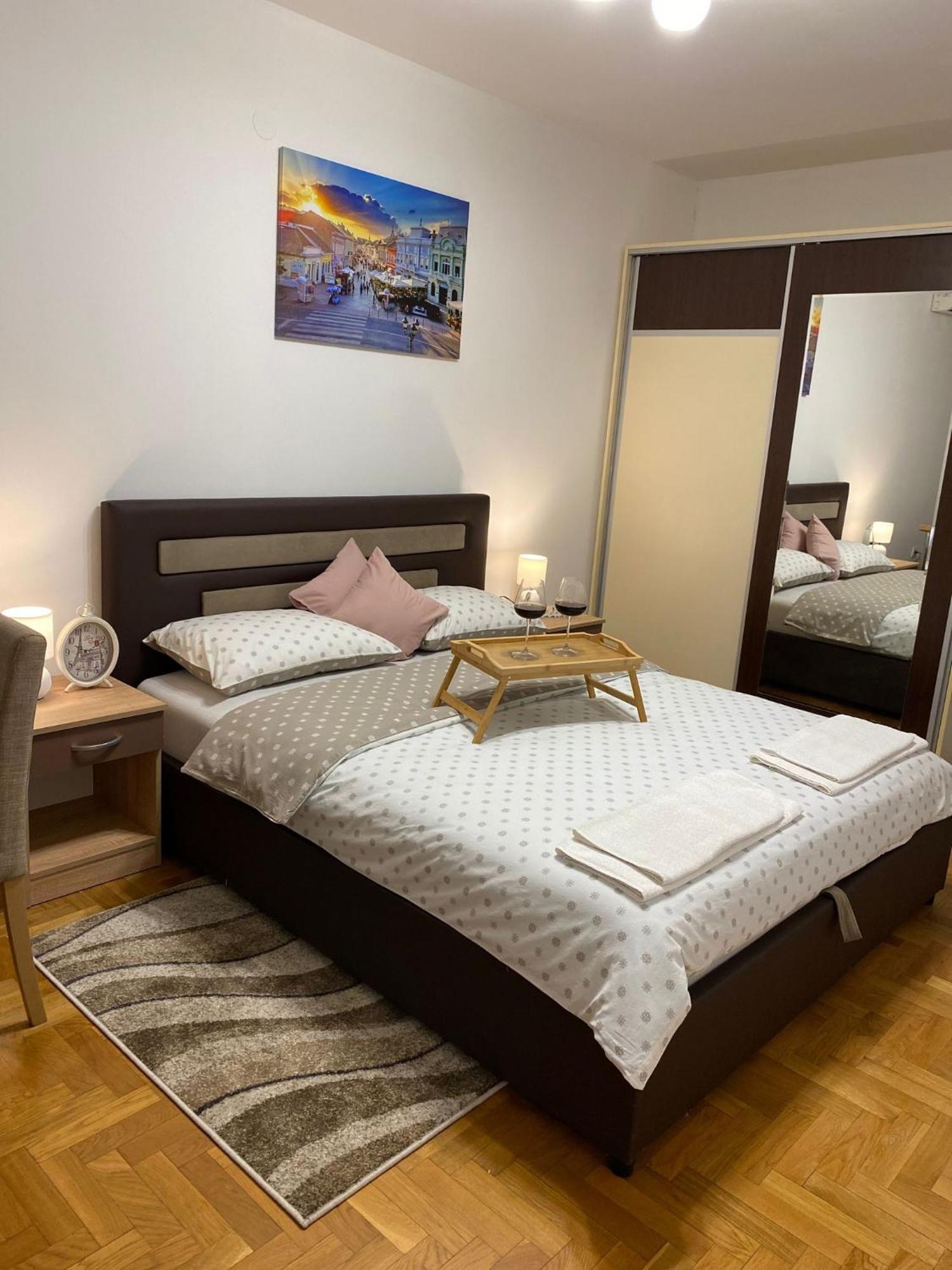 Apartman Ns Dan Centar Novi Sad Exteriör bild